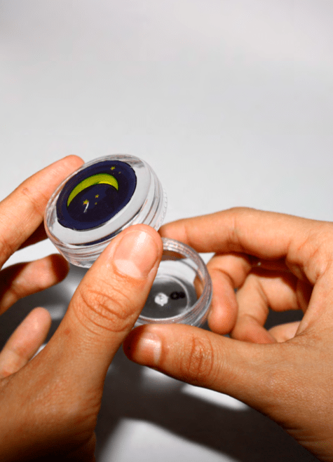 Each container guides the patient to self-administrate the correct dosis (morning, afternoon and night)